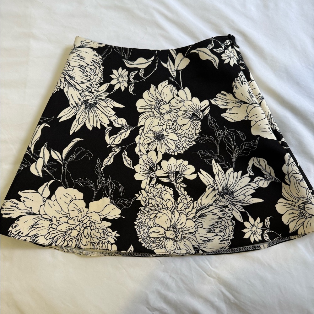 H&M floral mini Black and White Skirt